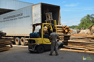 transporte comercio madeira mogno africano